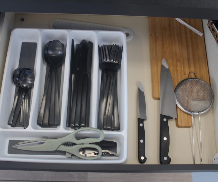 Cuberteria completa de la autocaravana de alquiler