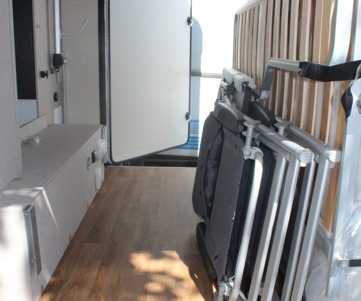 Garaje con sillas de la autocaravana alquiler